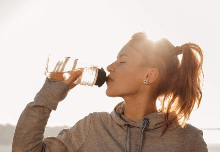 6 motivos para beber mais água ao longo do dia